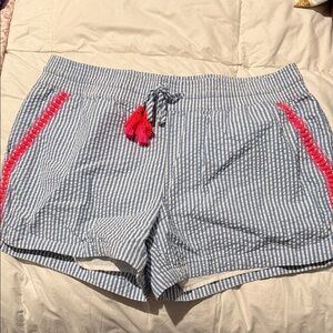 VIneyard Vines Woman’s seersucker Blue and Pink Shorts - side medium